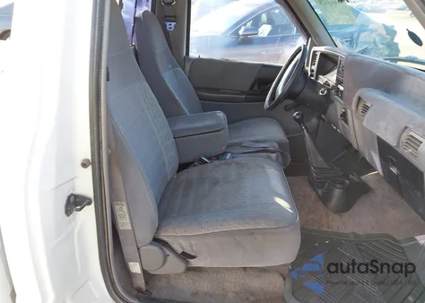 1994 Ford Ranger z USA, uszkodzony, nr VIN 1FTCR10A0RPB22332